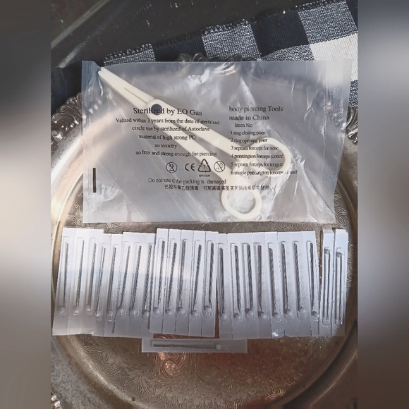 Body piercing needles and piercing clamp - Picture 2 of 5